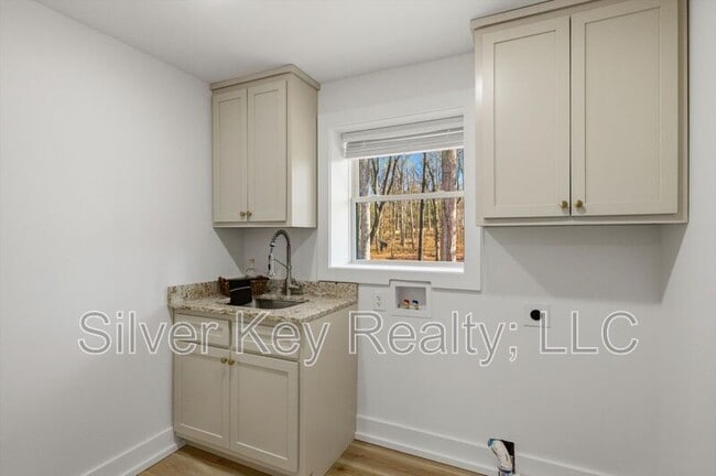 Building Photo - 2113 W Madison Ave