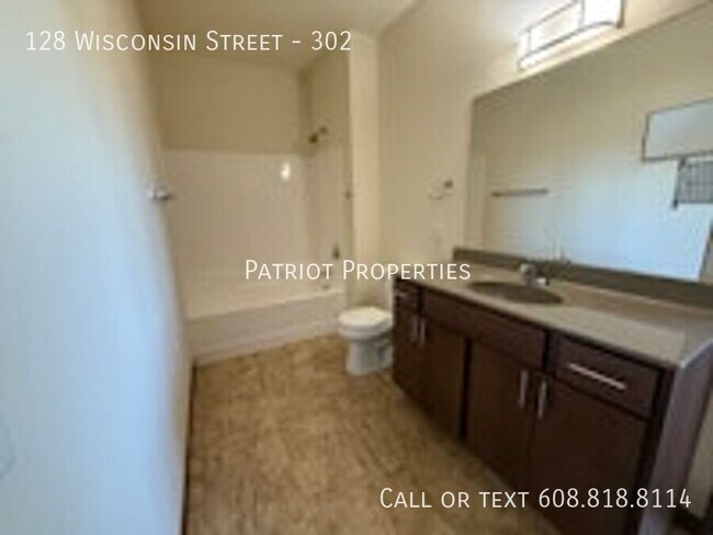 Building Photo - 128 Wisconsin St
