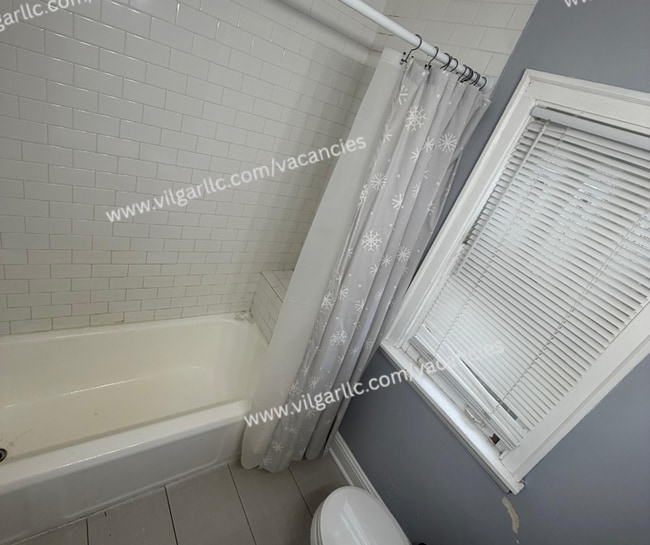 Building Photo - 511-511 169th St