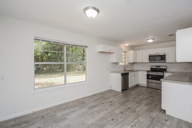 Building Photo - 1825 Live Oak Dr