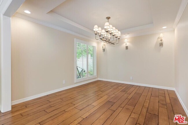 Building Photo - 4211 W Toluca Lake Ln