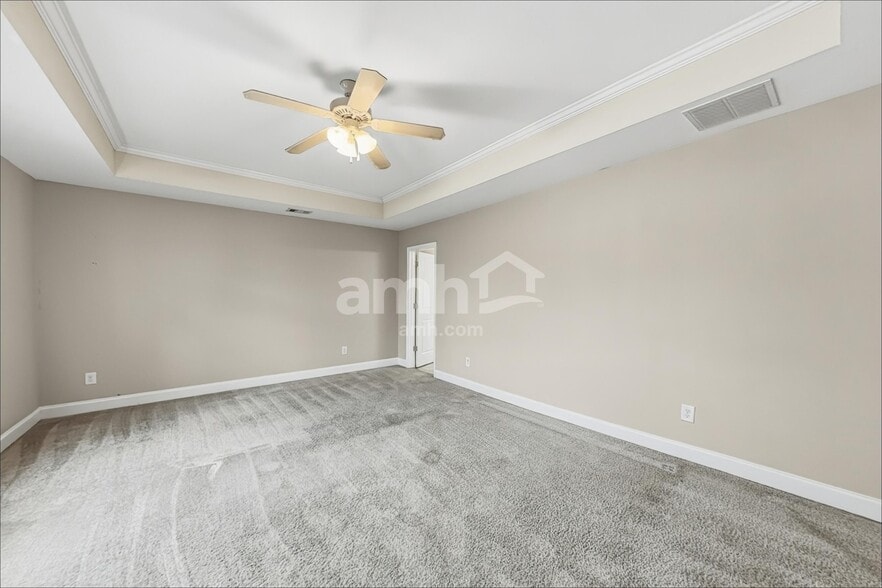 Building Photo - 2049 Greenfern Ct