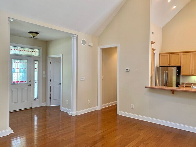 Building Photo - Great Home in Gated Community with Bonus Room!