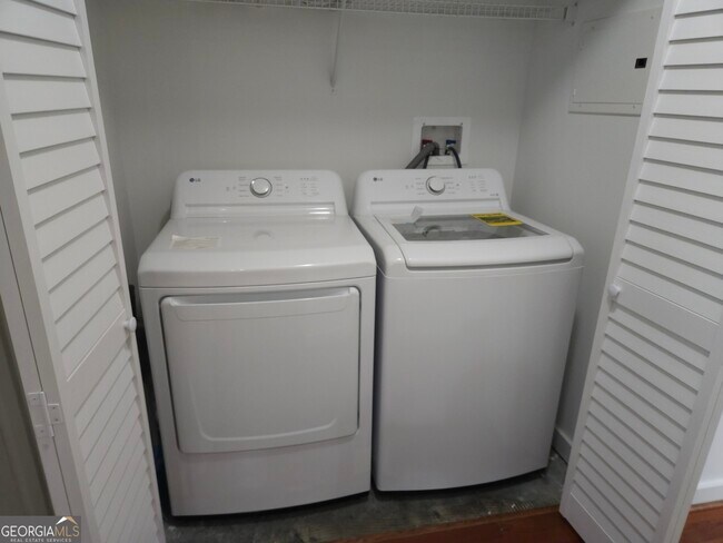 Building Photo - 250 Pharr Rd NE