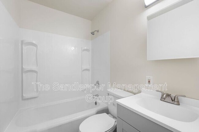 Building Photo - 2144 Banyan St