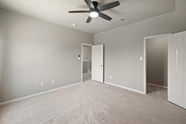 Building Photo - 1121 Boxwood Loop