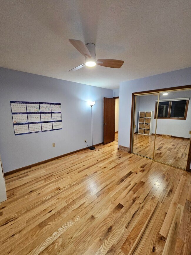 Building Photo - Remarkable 5 Bedroom Home For Rent in Mentor