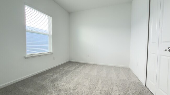Building Photo - 9230 Country House Dr