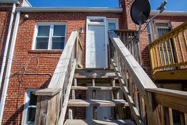 Building Photo - Relaxing 1 BR & 1 Den/1 BA Apartment in Pl...