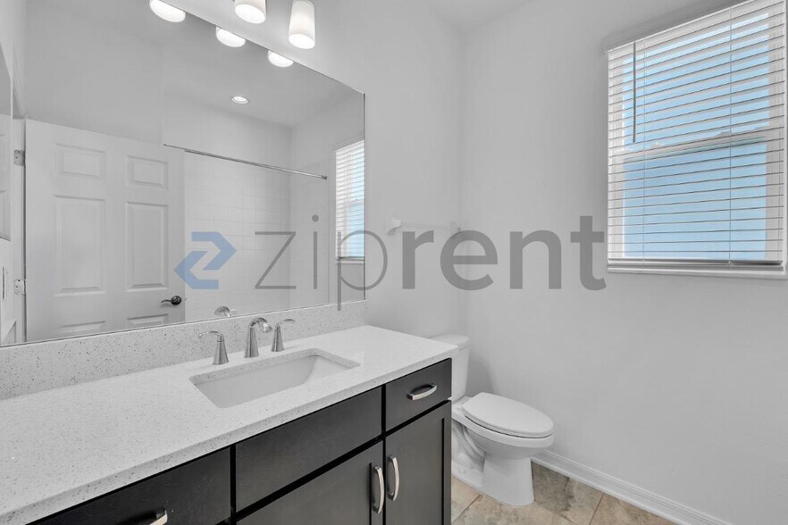 Building Photo - Unit n/a