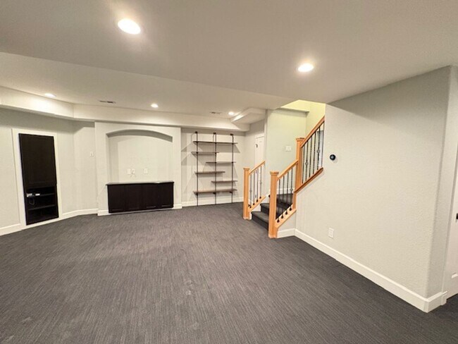 Building Photo - Wow - Lowry Stunner!  4 bed, 3.5 Bath, Fin...