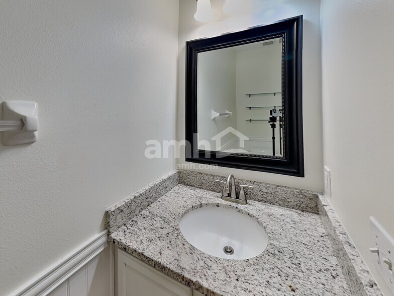 Building Photo - 12646 Evington Point Dr