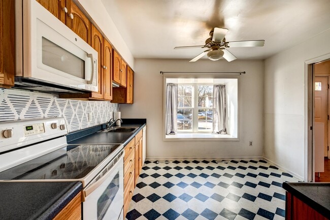 Building Photo - 811 Kings Croft Dr