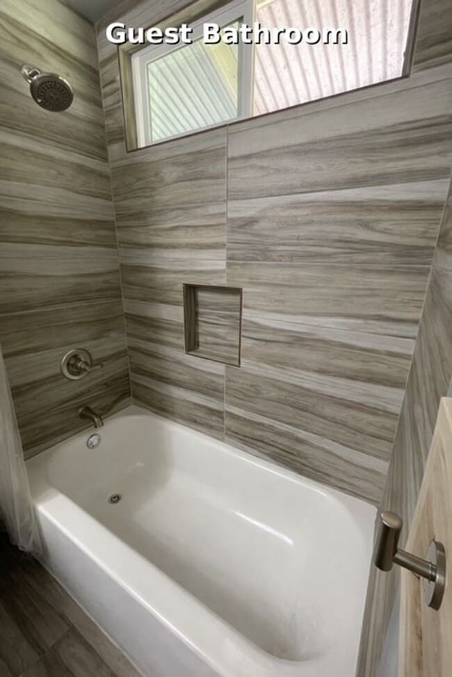 Building Photo - Charming 3BR / 2BA Home in Hawaiian Paradise Park