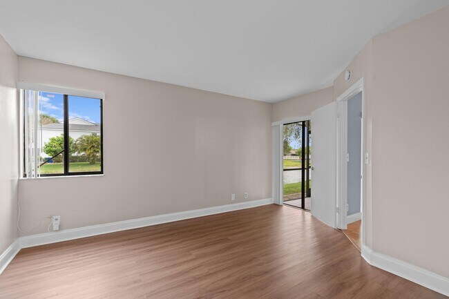 Building Photo - 5545 Courtyard Dr