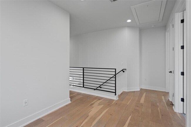 Building Photo - 409 Delmar Ave