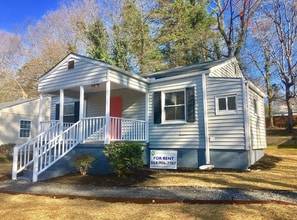 Building Photo - 14 Prancer Ave