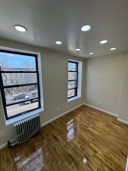 Building Photo - 1885 Eastern Pky