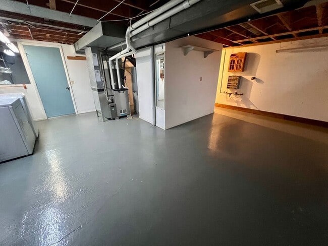 Building Photo - Beautiful Home - 3 Bedroom 2.5 Bathroom - ...