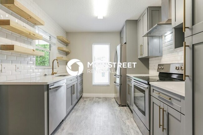 Building Photo - 3 Bedroom Pet-Friendly Home in SARASOTA, FL with Main Street Renewal