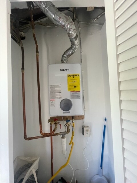 Building Photo - 1419 W 58th Plz