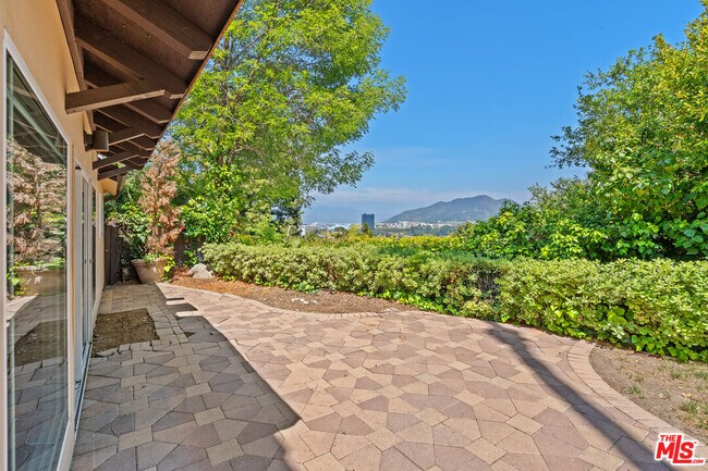 Building Photo - 10926 Alta View Dr