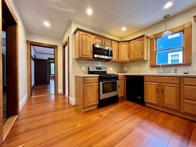 Building Photo - 32-34-34 Crescent Hill Ave