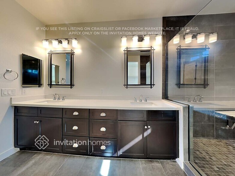 Building Photo - 16428 S 10th St