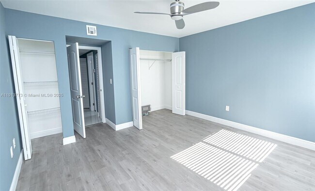 Building Photo - 1070 W 43rd Pl