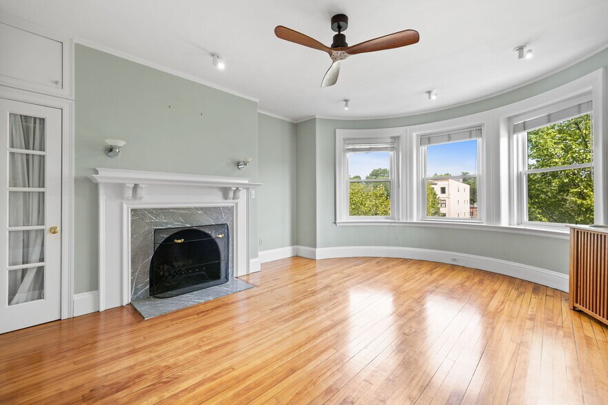 Building Photo - 1011 Beacon St