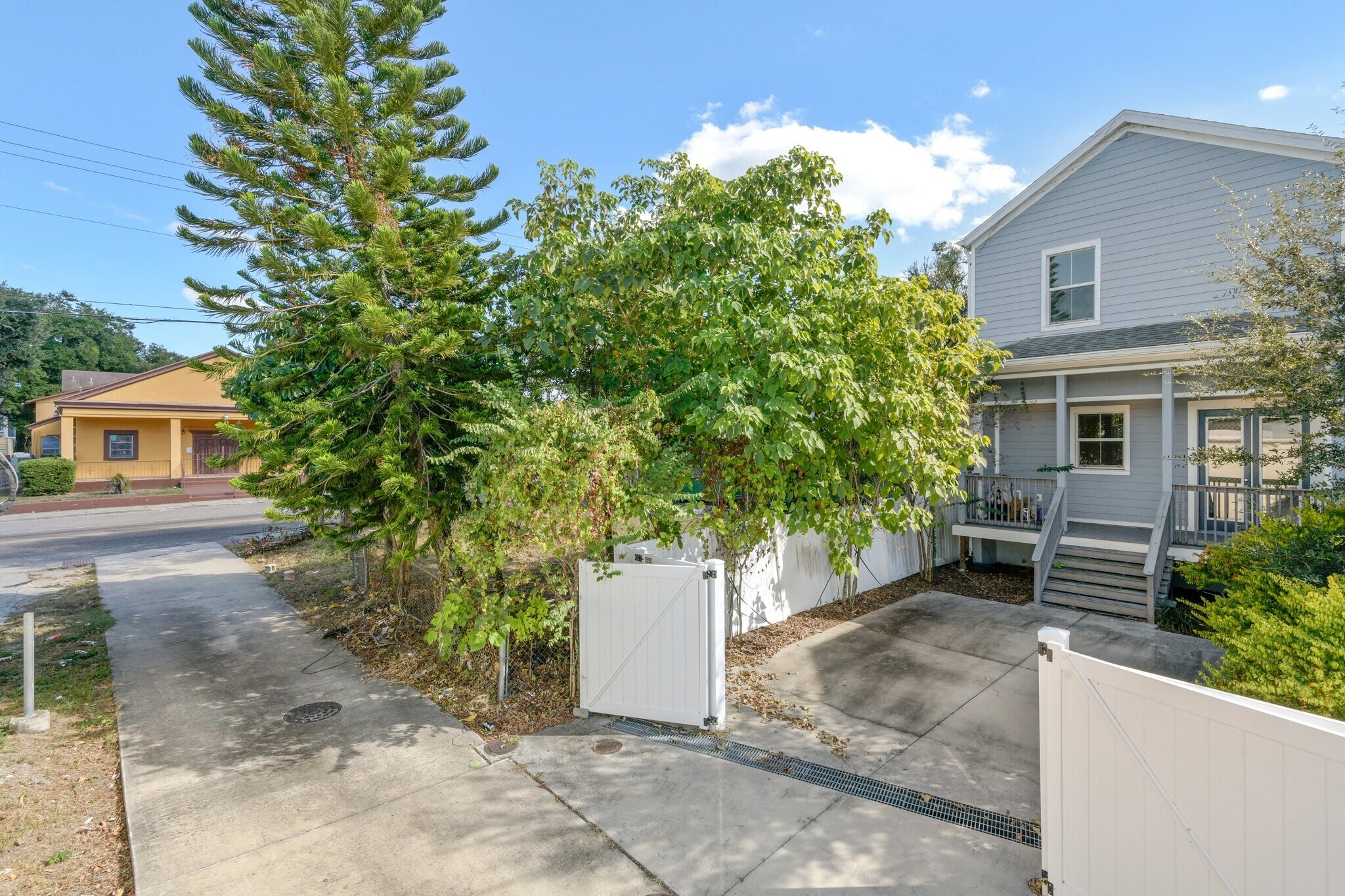 Building Photo - 1410 E Curtis St