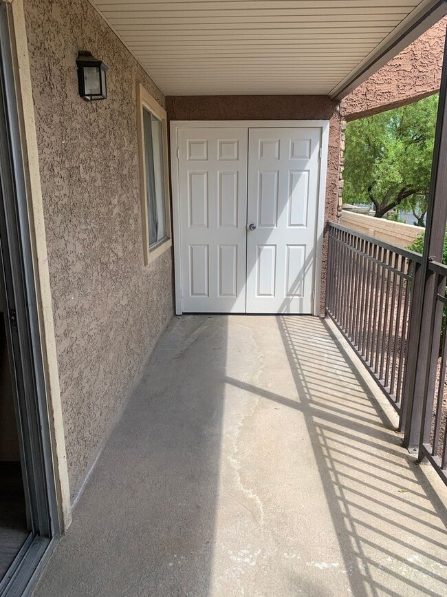 Building Photo - 2 bed condo for rent -$1350