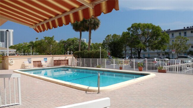 Building Photo - 2200 E Hallandale Beach Blvd