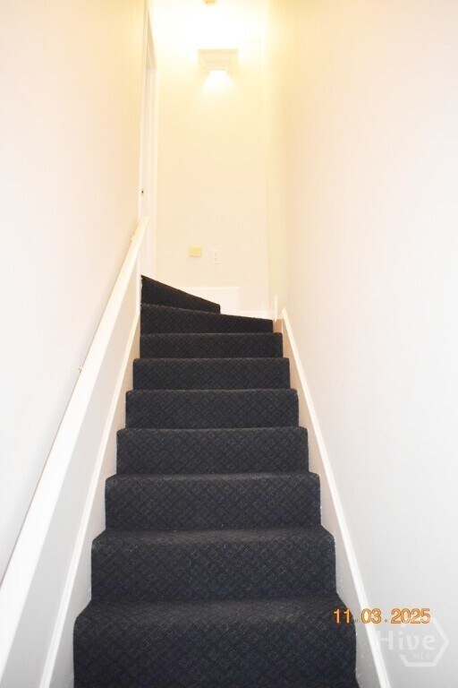 Building Photo - 10 Piper's Pond Ln