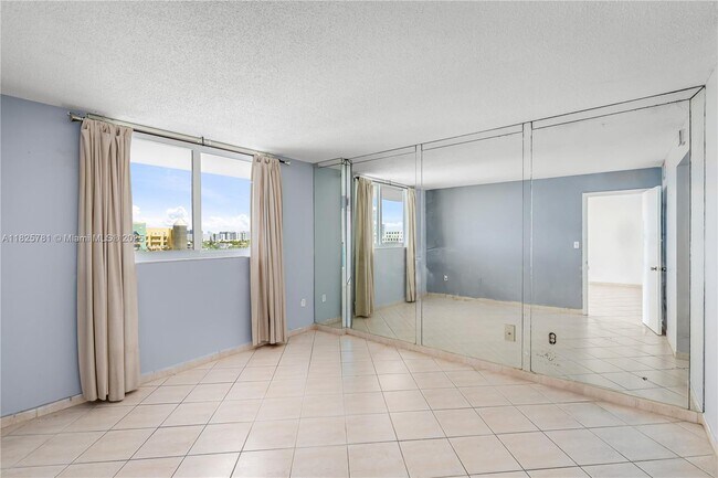 Building Photo - 345 Ocean Dr