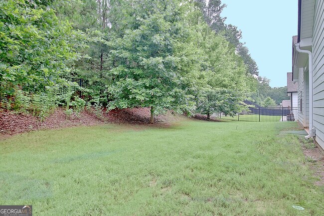 Building Photo - 270 S Ridge