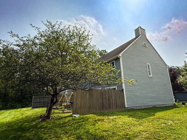 Building Photo - 22 Farmington Meadow Dr