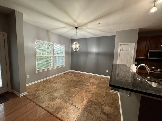 Building Photo - Beautiful 3 Bedroom town-home in Haymaker Pointe