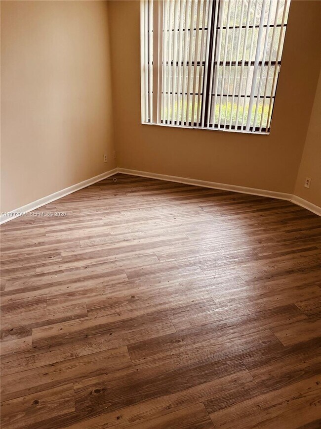 Building Photo - 211 Lake Pointe Dr