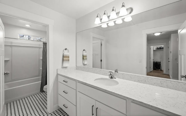 Building Photo - 3 Bedroom/2.5 Bathroom Townhouse in Lehi