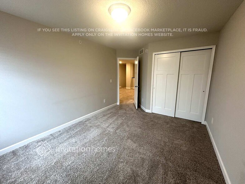 Building Photo - 10904 Everest Pl N