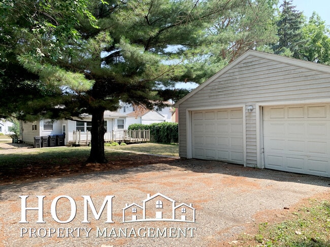 Building Photo - 802 Carney Ave