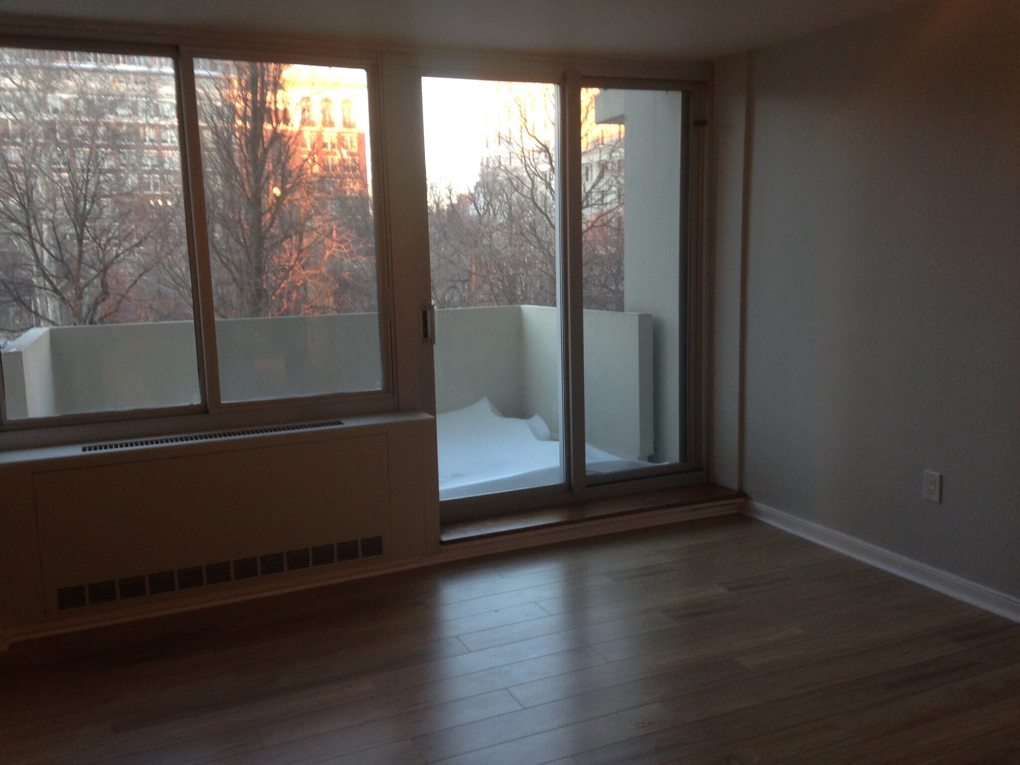 Building Photo - 604 S Washington Sq