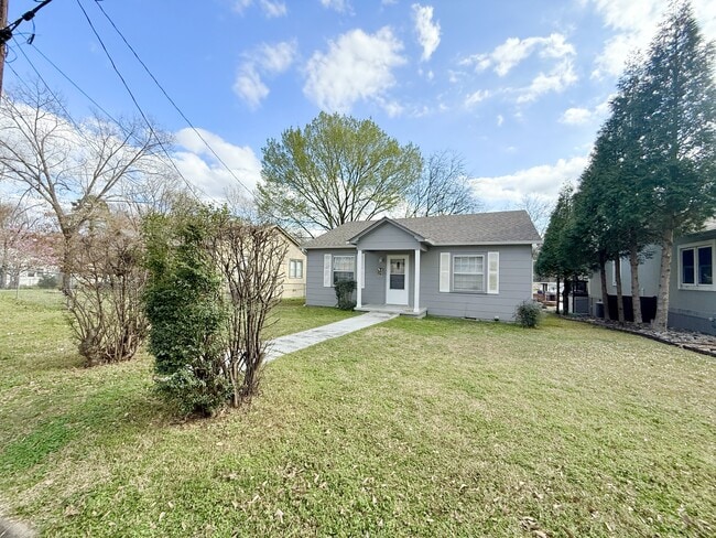 Building Photo - 405 Henderson St