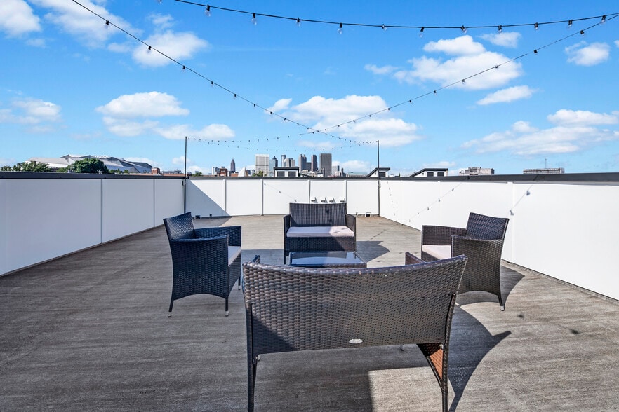 Private Terrace - 265 Castleberry Station Dr SW