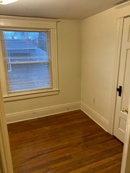 Building Photo - 80 Coventry Ave