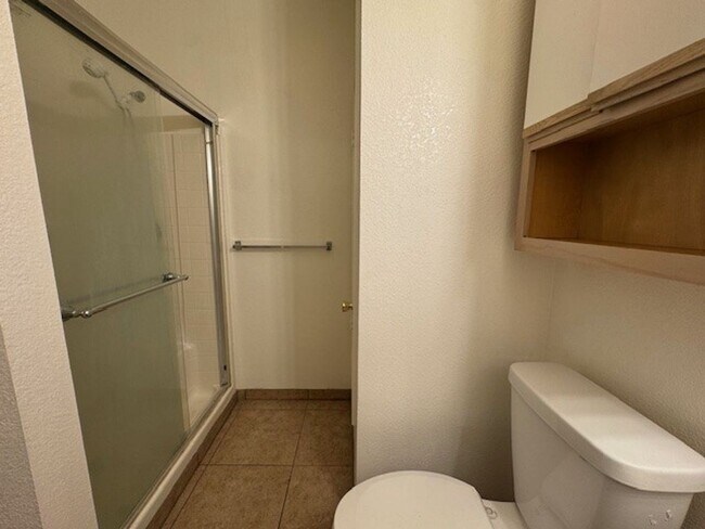 Building Photo - 2834