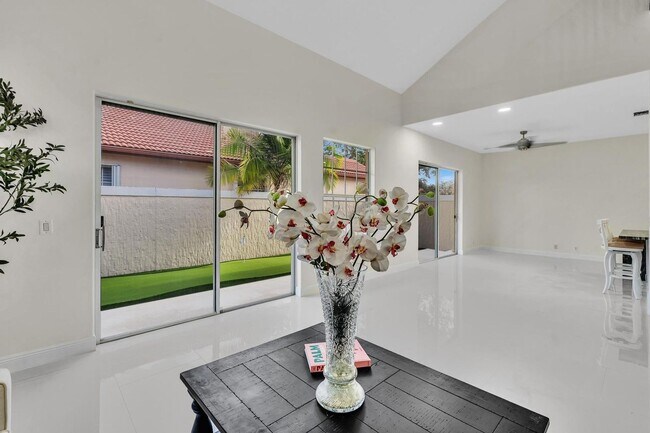 Building Photo - 36 Monterey Pointe Dr