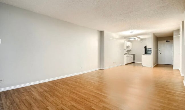 Building Photo - 550 E 12th Ave