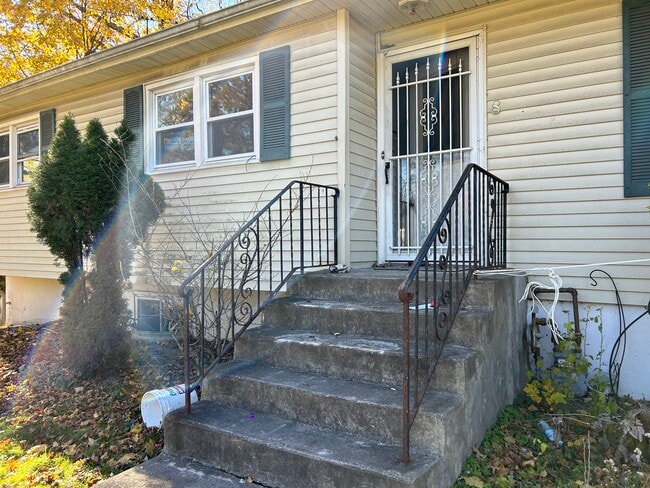 Building Photo - 8 Greene Rd